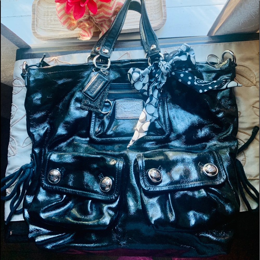 Authentic Coach Patent leather purse in excellent condition!